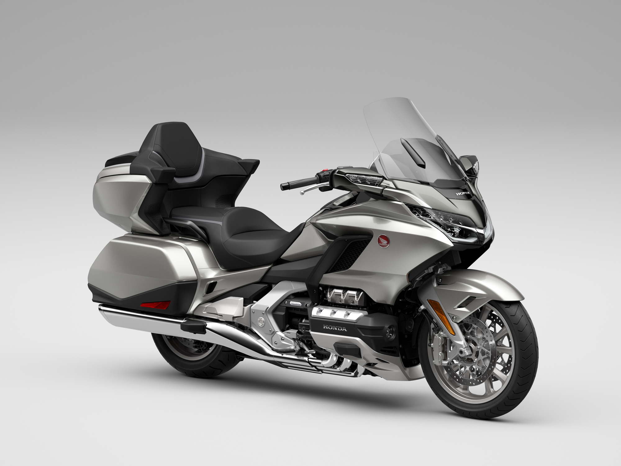 1. GoldWing 2024 màu Bạc mới .jpg