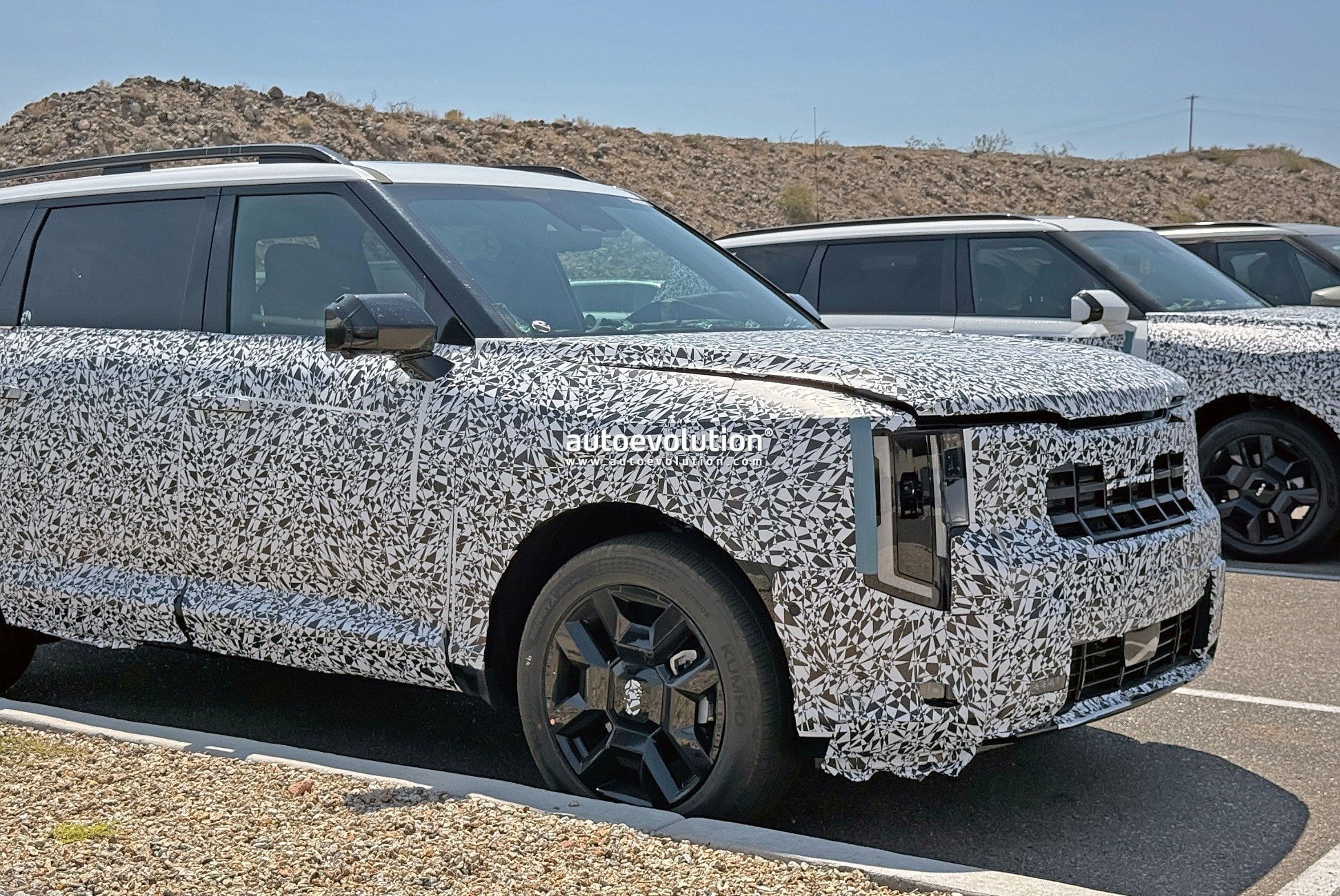 2026-kia-telluride-spied-with-boxy-design-hybrid-powertrain-incoming_11.jpg