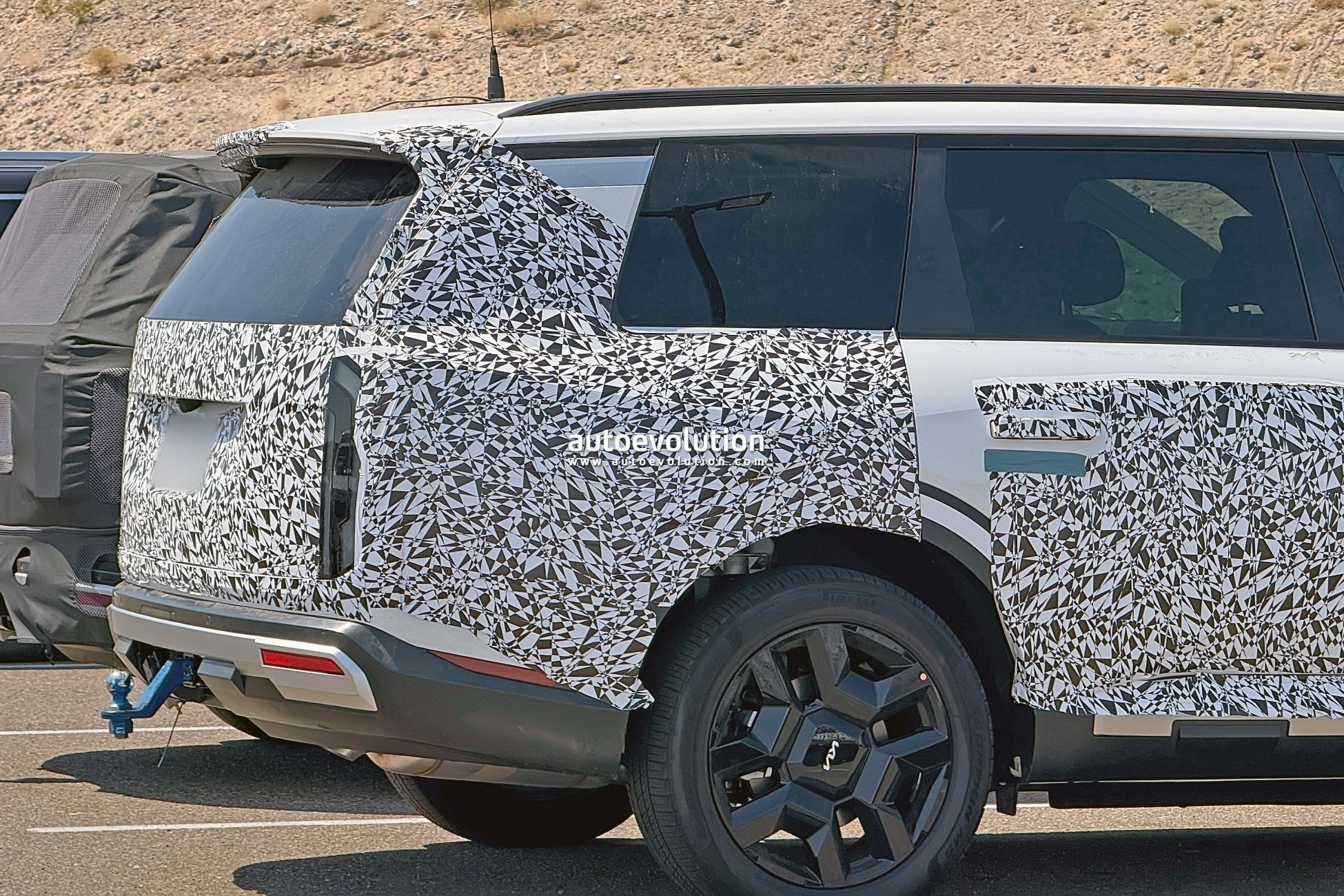 2026-kia-telluride-spied-with-boxy-design-hybrid-powertrain-incoming_6.jpg