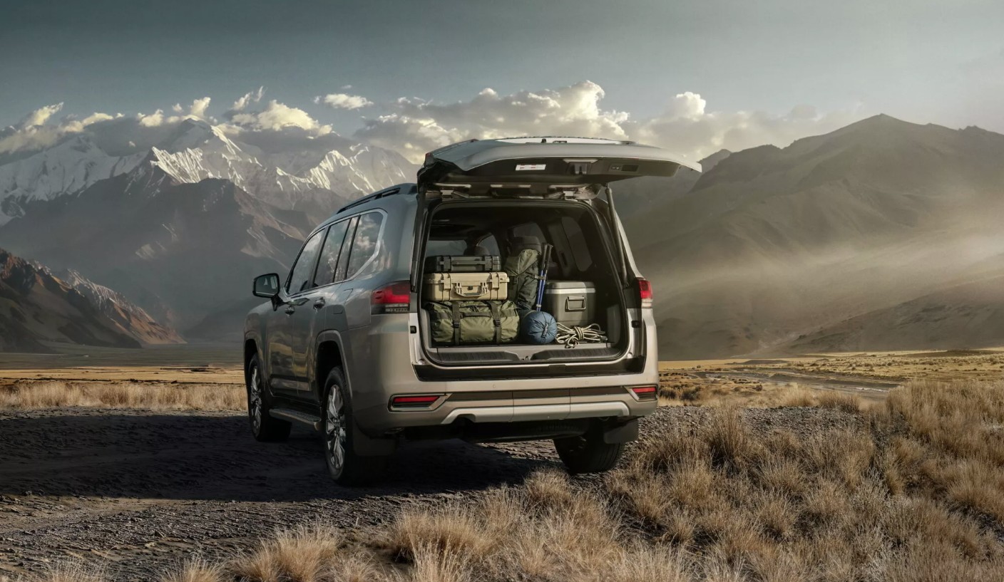 2026-Toyota-Land-Cruiser-300-Hybrid 5.jpg