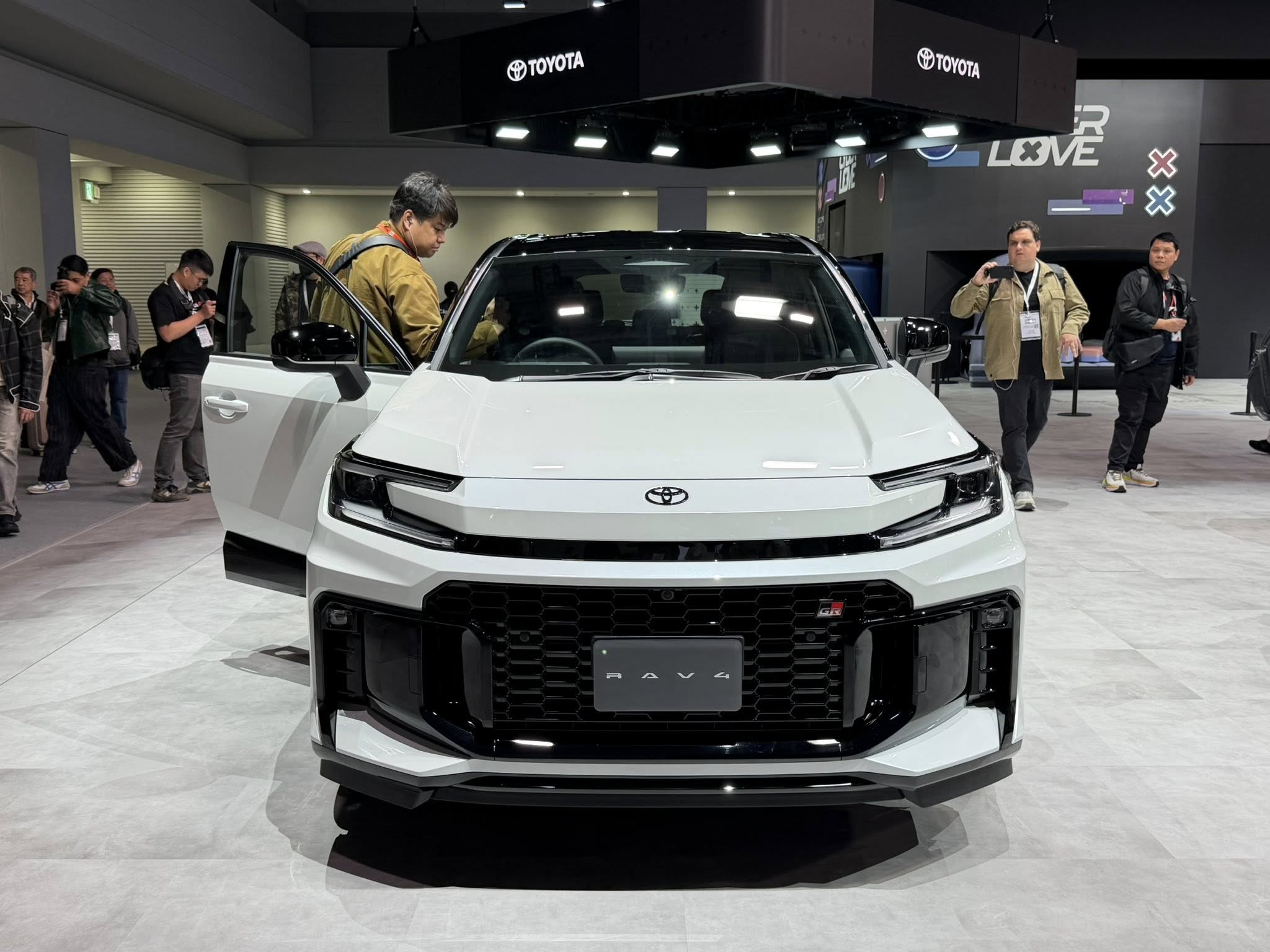 All NEW Toyota RAV4 PHEV GR SPORT 3.jpg