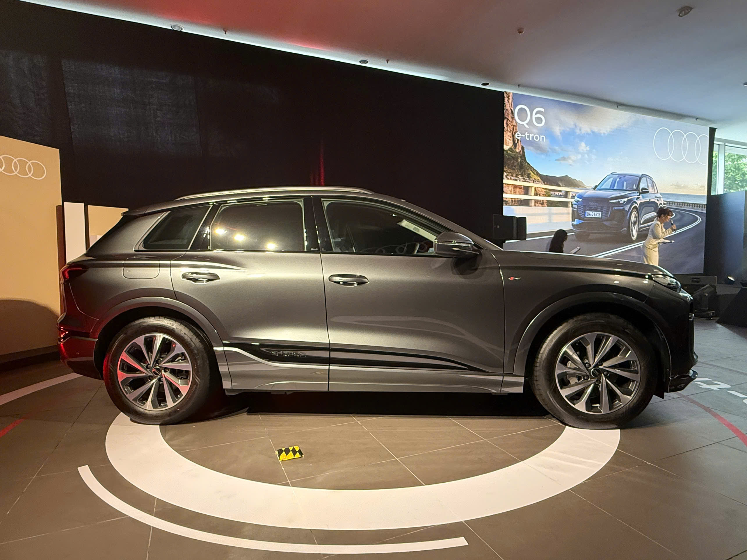 Audi Q6 e-tron  (9).jpg