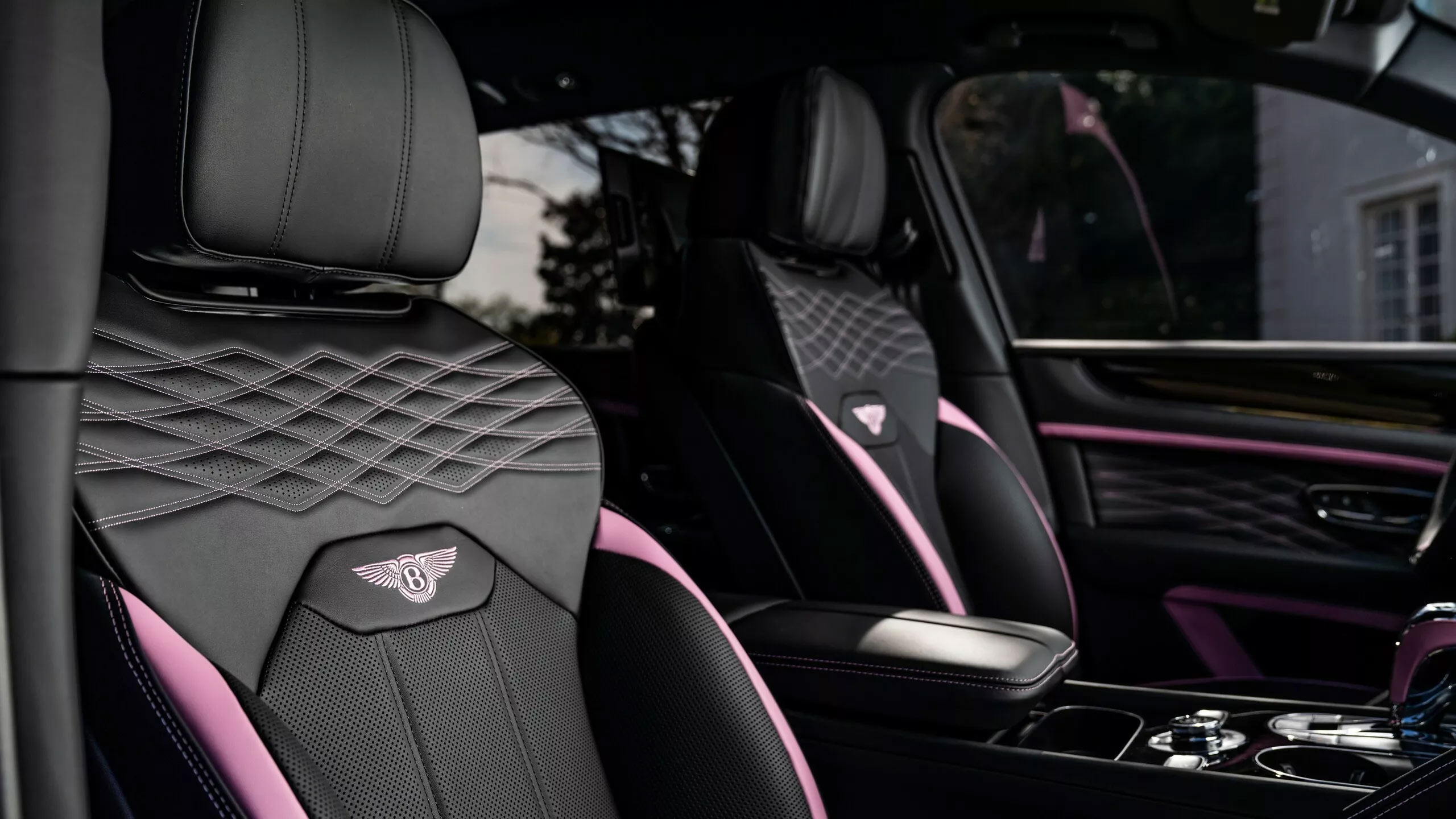 Bentley-Bentayga-Pink-5.jpg