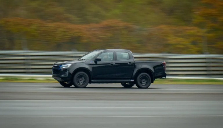D-Max 3.jpg