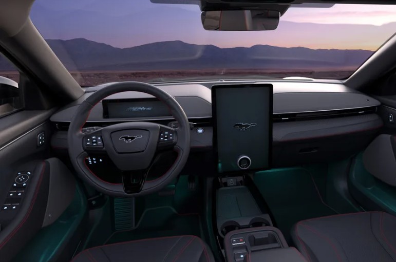 Ford Mustang Mach-E 2026 4.jpg