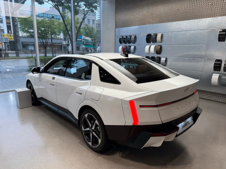 Hyundai Elantra 2027 (1).png