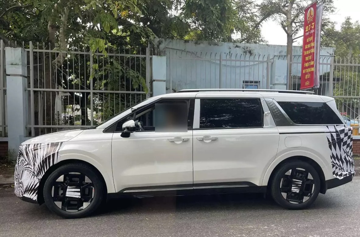 Kia Carnival 2025.jpg