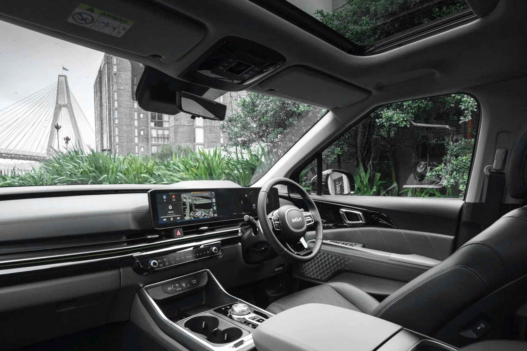 KIA Carnival Hybrid 3.jpg