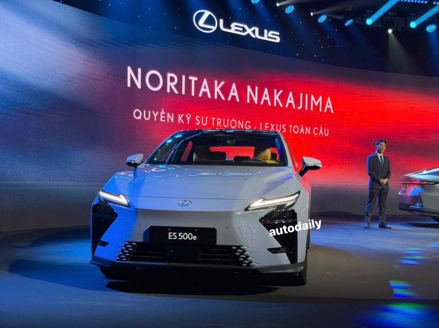 Lexus ES.jpg