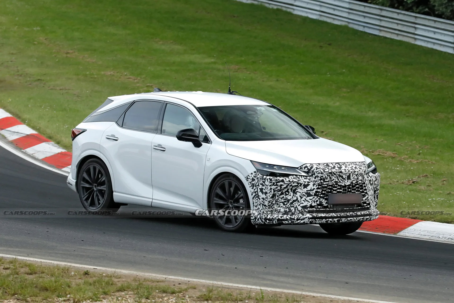 Lexus-RX-Facelift-Spy-Shots-4.jpg