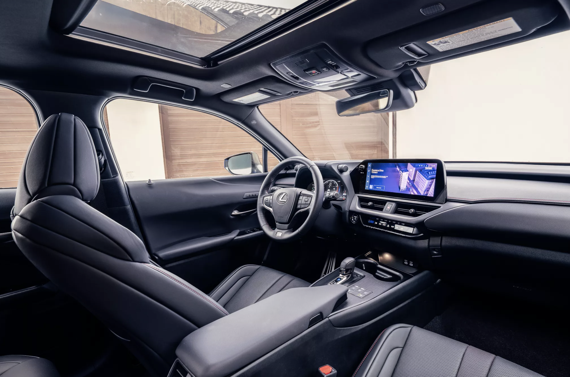 Lexus UX 2025-11-15 lúc 08.58.49.png