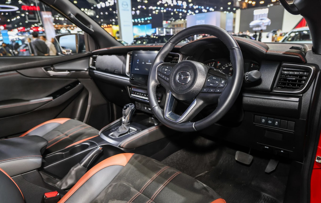 Mazda BT-50 2025 4.jpg