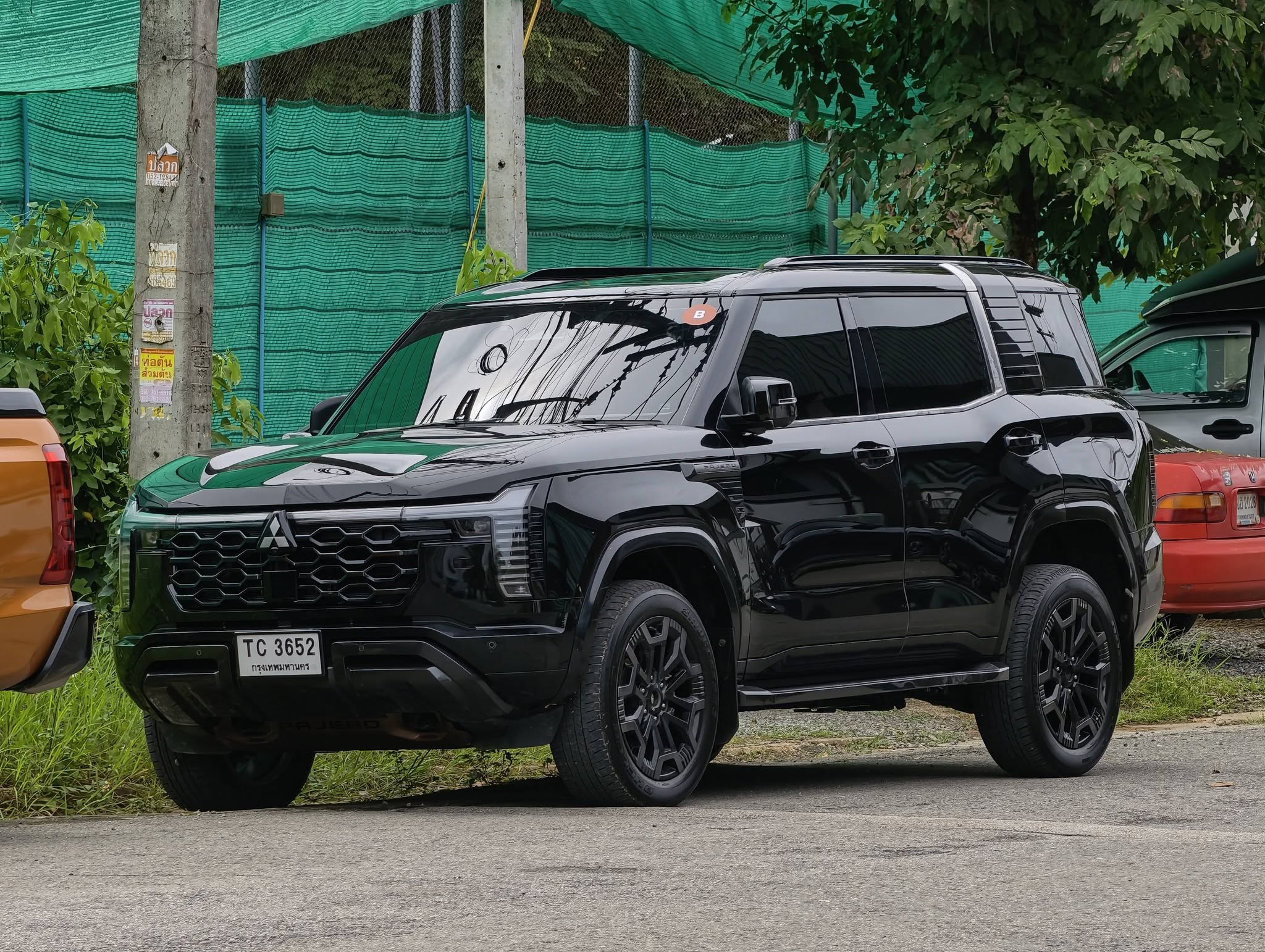Mitsubishi Pajero 2027 -a1.jpg