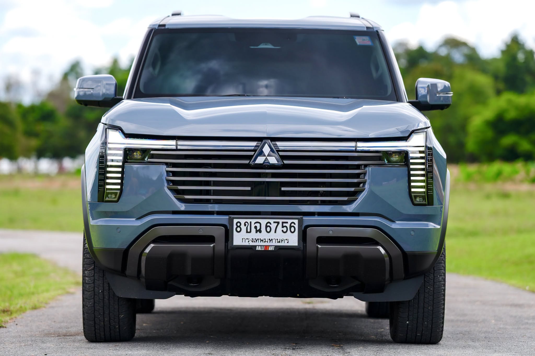 Mitsubishi Pajero GSR 2WD 11.jpg