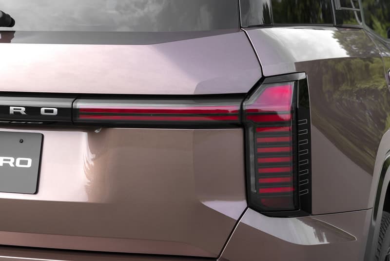 Mitsubishi_PAJERO_official_032.jpg