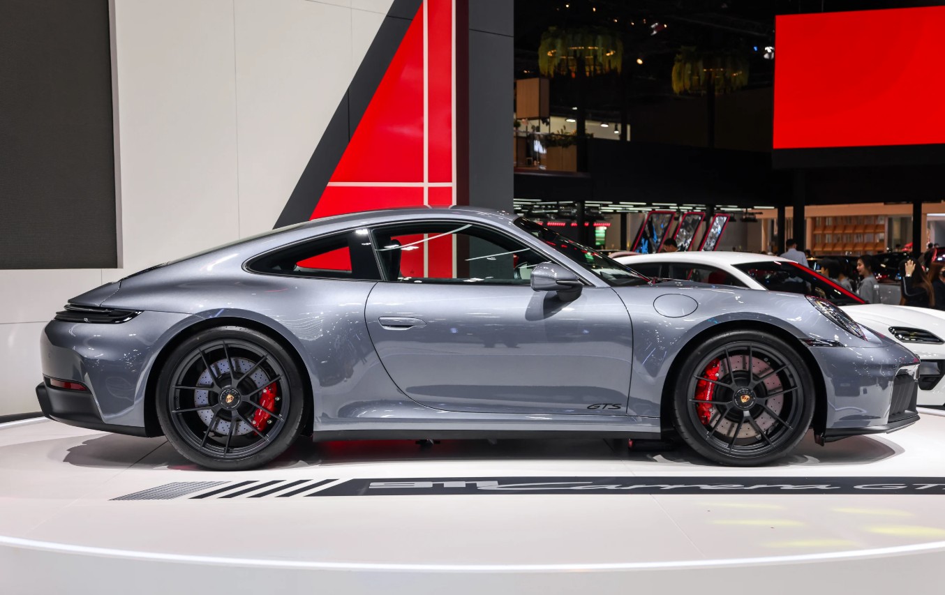 Porsche 911 Carrera GTS 2.jpg