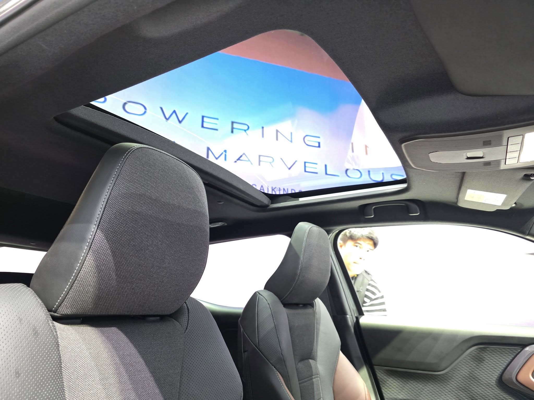 Suzuki e VITARA 10.jpg