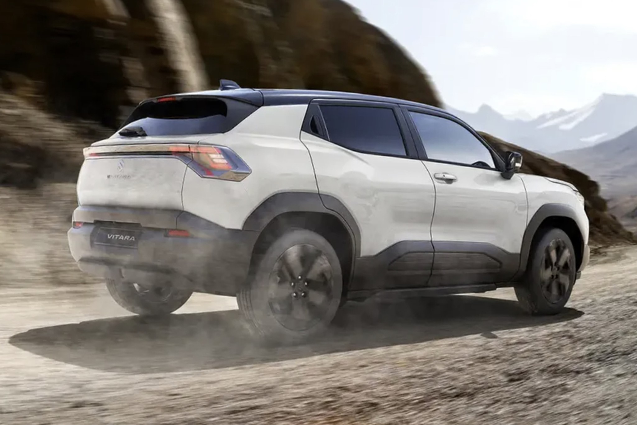 Suzuki e VITARA 2.jpg