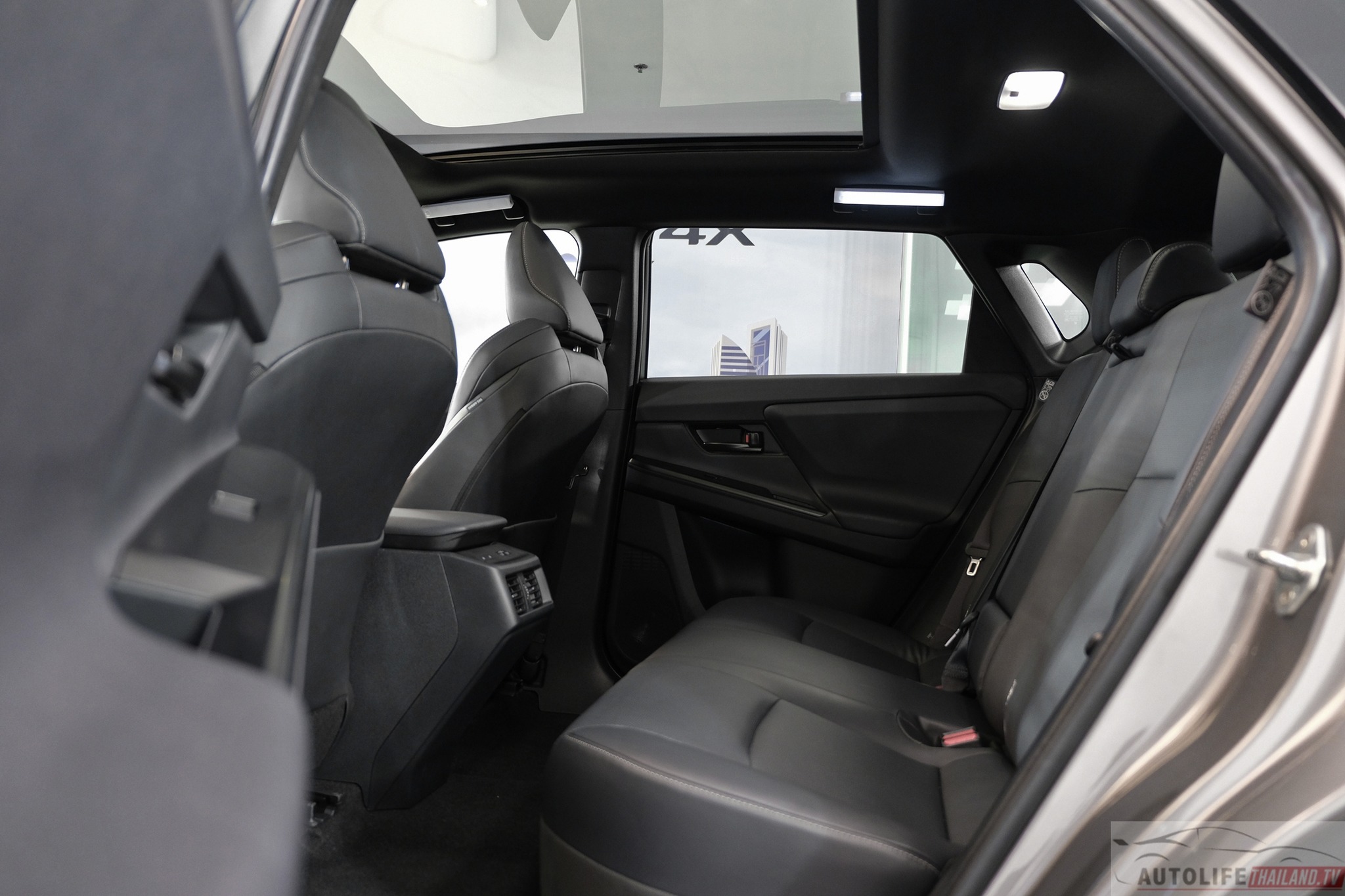 Toyota bZ4X 2026 4.jpg