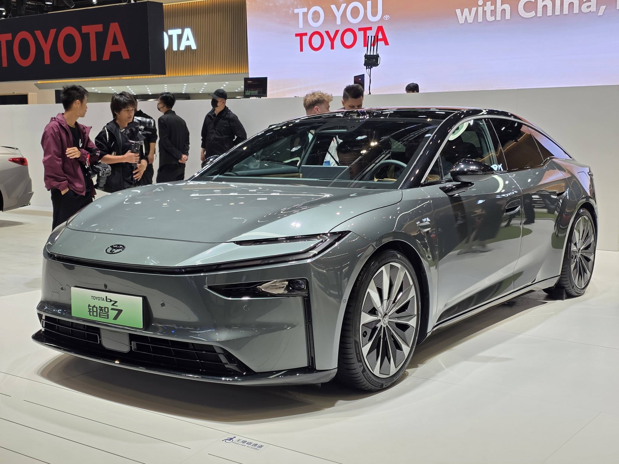 Toyota bZ7 .jpg