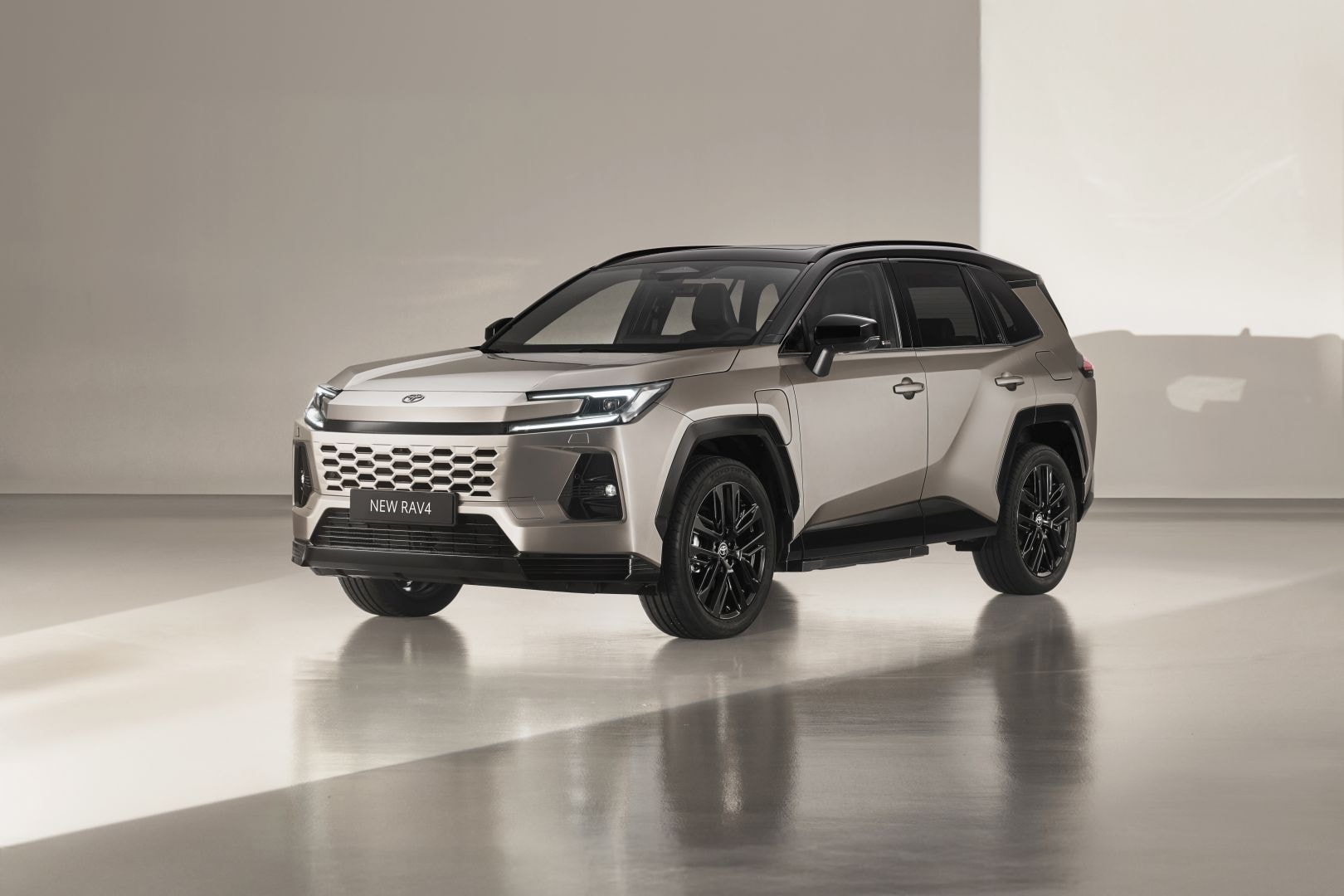 toyota-expands-ev-lineup-the-highlander-goes-electric-as-lineup-transforms-by-2028_10.jpg