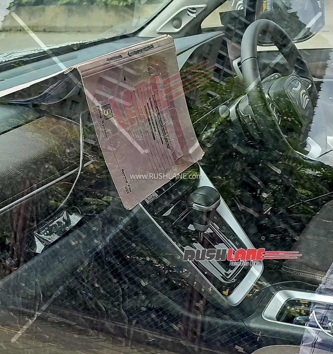 toyota-innova-hycross-facelift-hybrid-interiors-spied-10-1068x1134.jpg