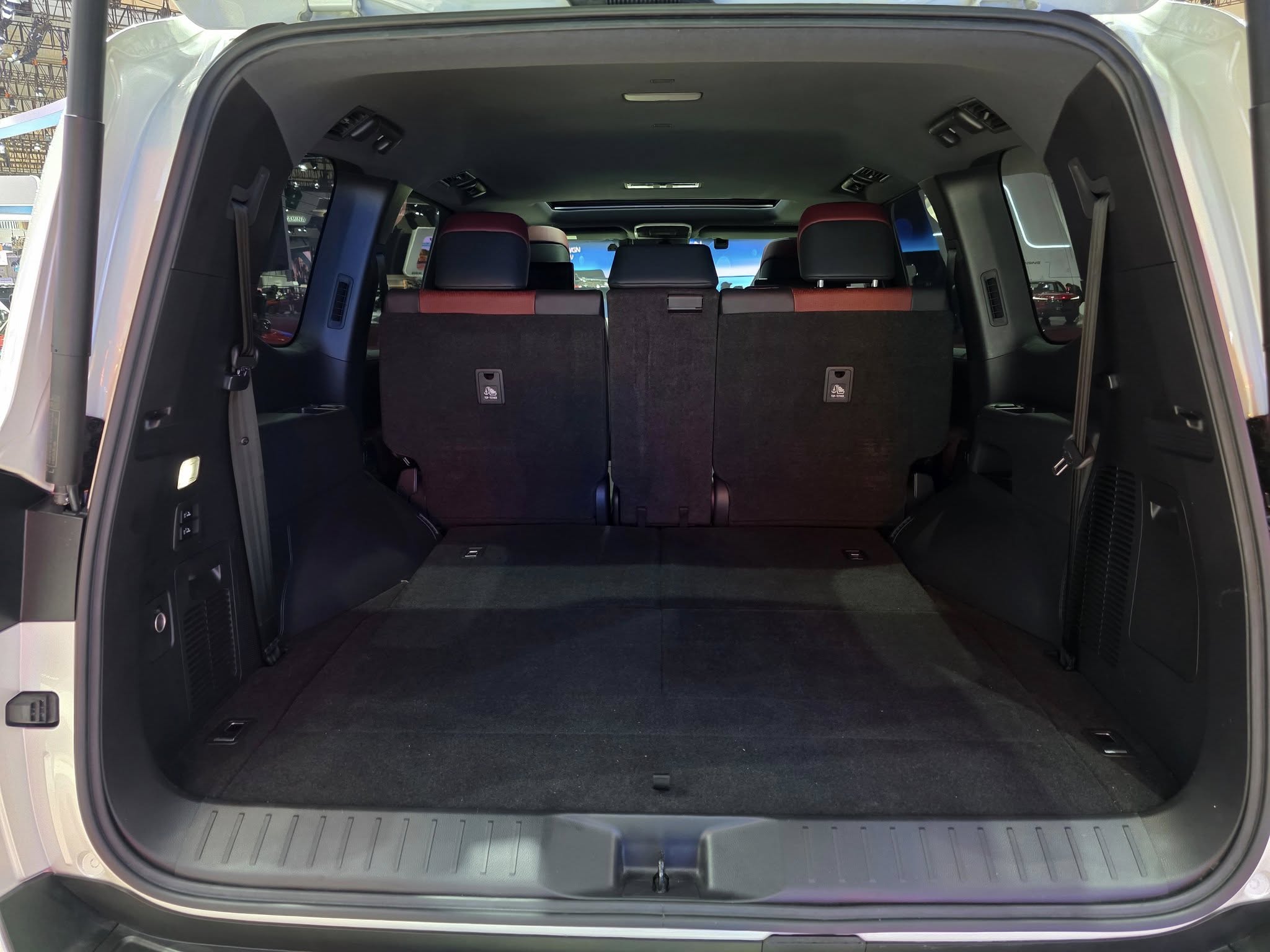 Toyota Land Cruiser 300 GR Sport 5.jpg