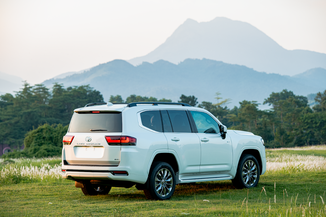 Toyota Land Cruiser 300 HEV 5.png