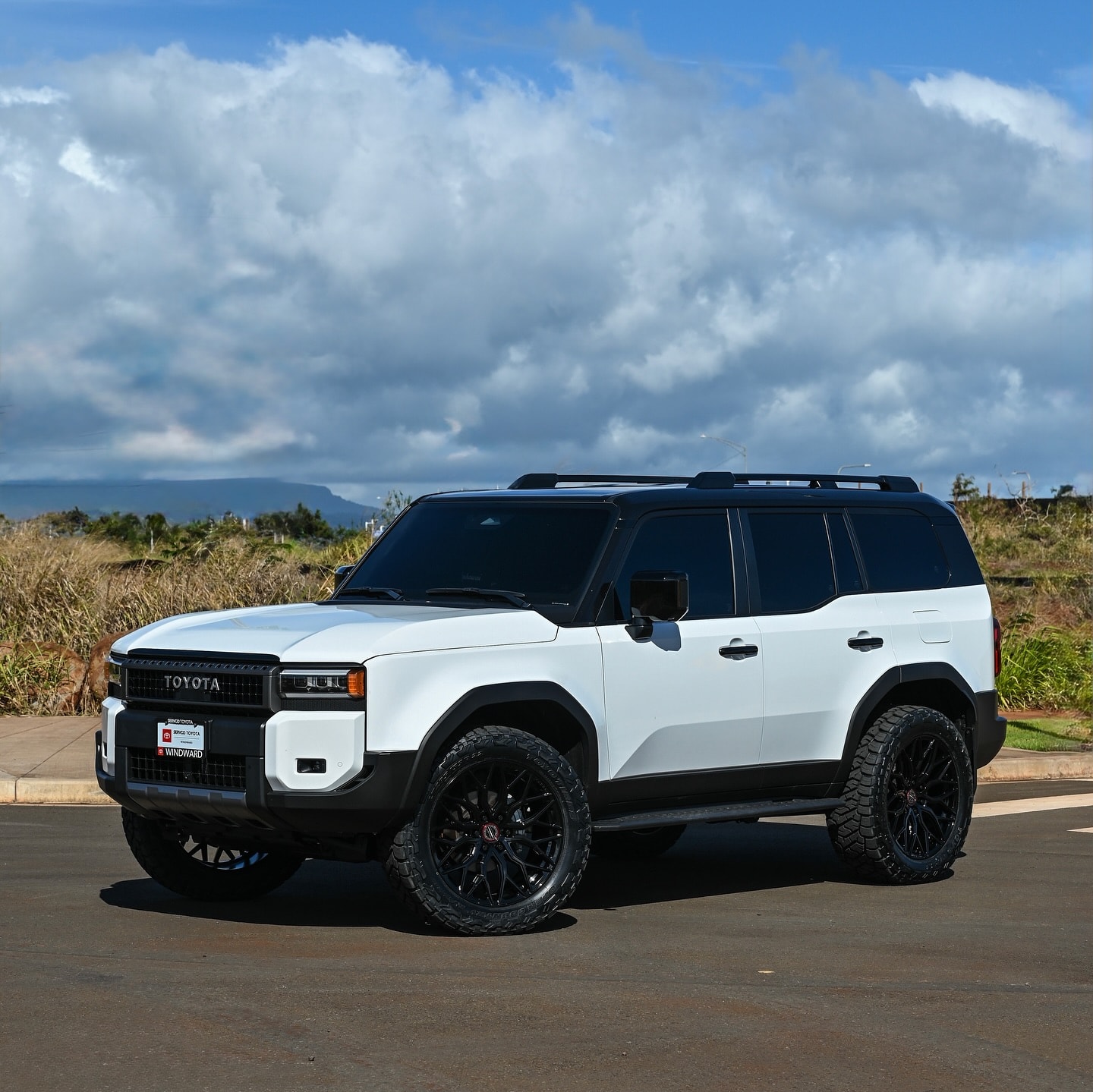 white-and-black-lifted-toyota-land-cruiser-looks-like-an-off-road-stormtrooper-on-22s-253780_1.jpg
