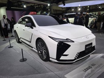 Lexus ES 2026.jpg