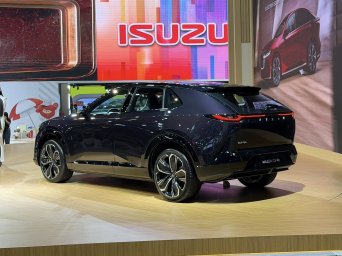 Mazda CX-6e 2.jpg