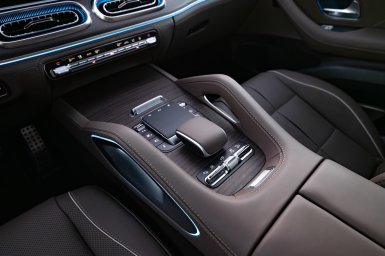 Mercedes-Benz GLS 14.jpg