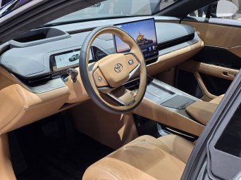 Toyota bZ7 3.jpg