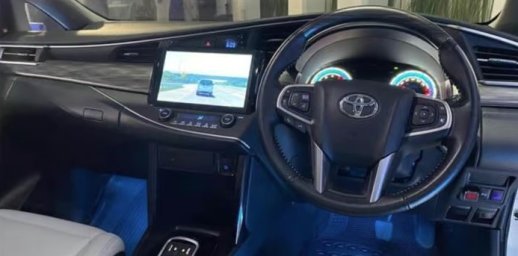 Toyota Innova EV 3.jpg